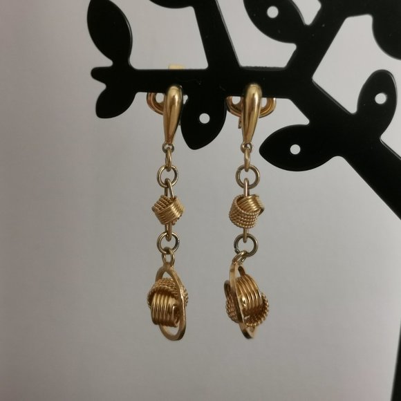 Vintage Gold Tone Clip on Earrings - Picture 5 of 8